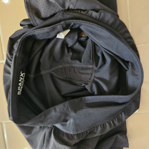 Spanx Get Moving Tennis Black Skort. Size Large - Picture 5 of 8